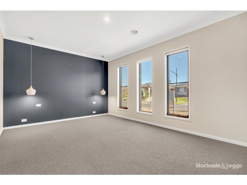 9 Calypso Drive, Mickleham VIC 3064