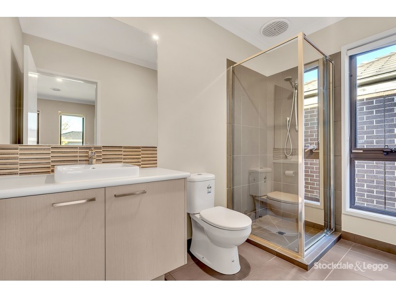 9 Calypso Drive, Mickleham VIC 3064