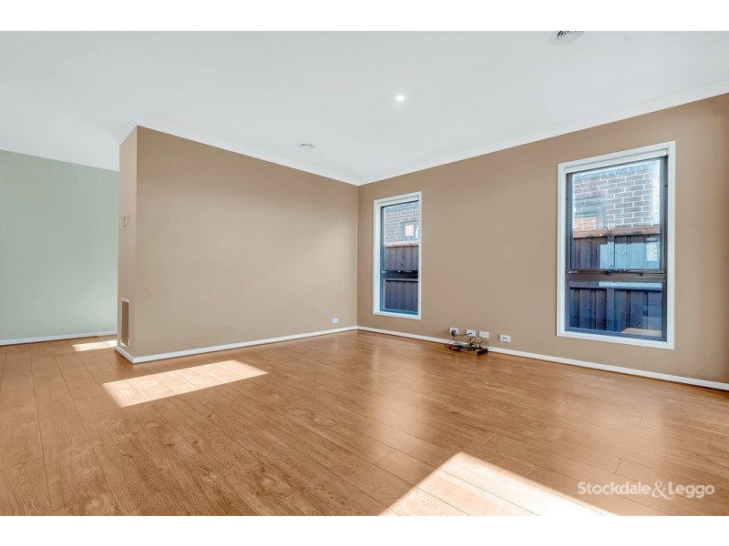 9 Calypso Drive, Mickleham VIC 3064