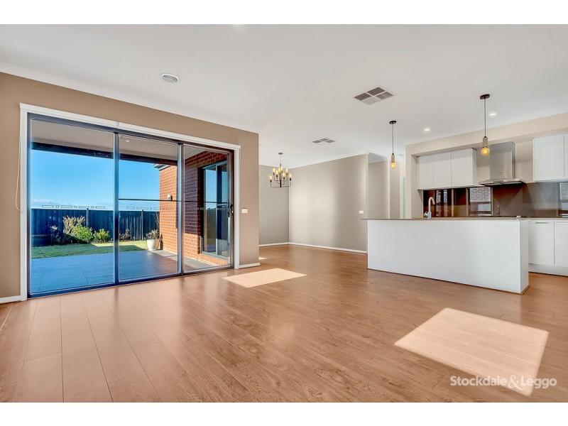 9 Calypso Drive, Mickleham VIC 3064