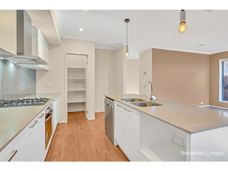 9 Calypso Drive, Mickleham VIC 3064