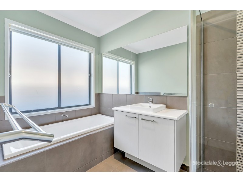 9 Calypso Drive, Mickleham VIC 3064