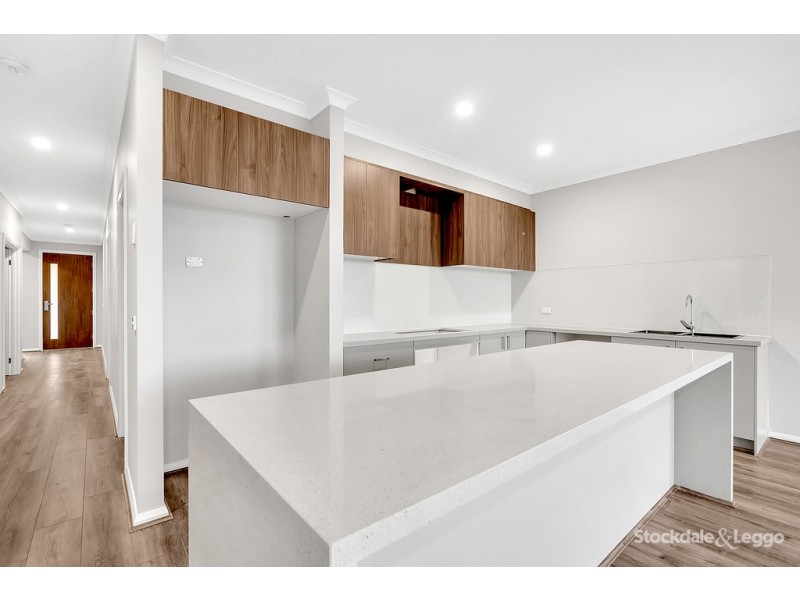 7 Elvire Road, Craigieburn VIC 3064