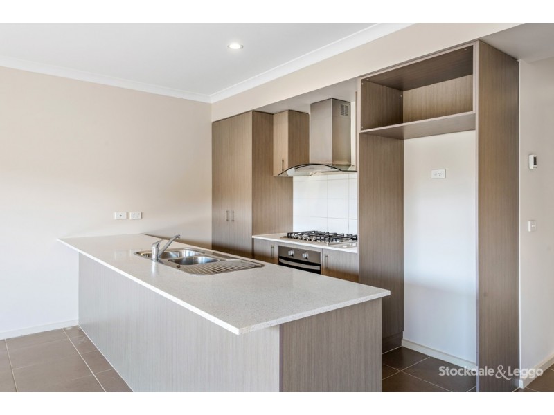 27 Bradshaw Avenue, Craigieburn VIC 3064