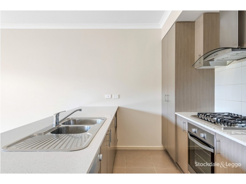 27 Bradshaw Avenue, Craigieburn VIC 3064