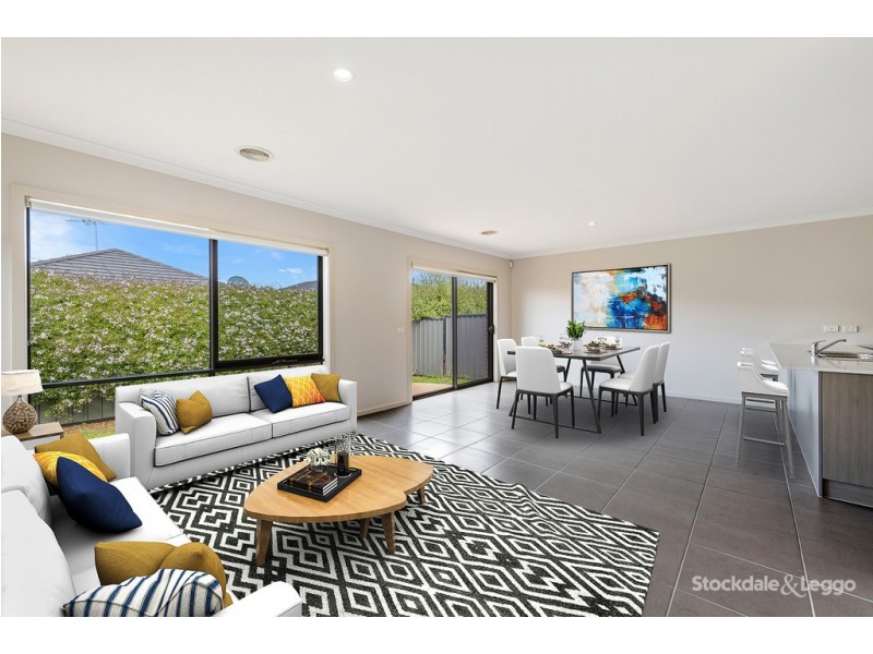 27 Bradshaw Avenue, Craigieburn VIC 3064