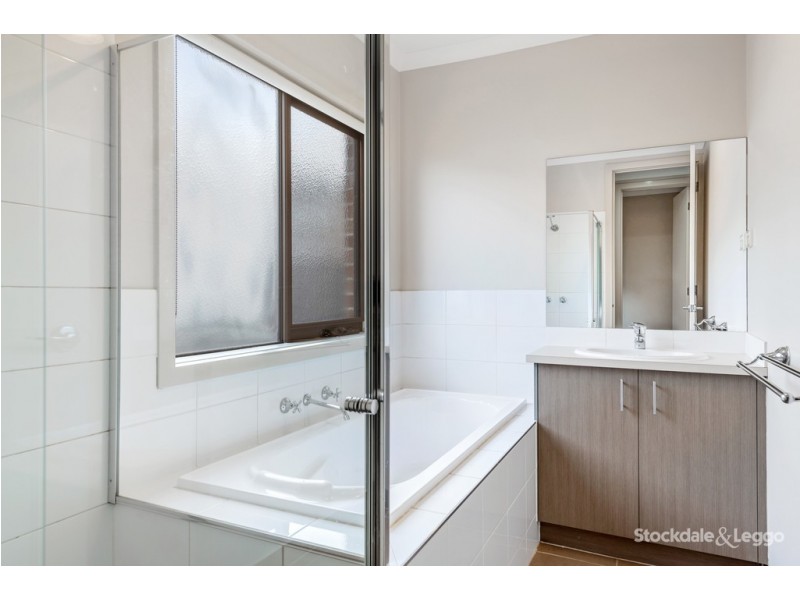 27 Bradshaw Avenue, Craigieburn VIC 3064