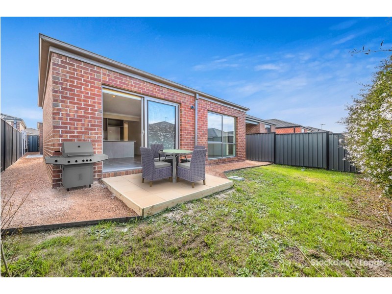 27 Bradshaw Avenue, Craigieburn VIC 3064