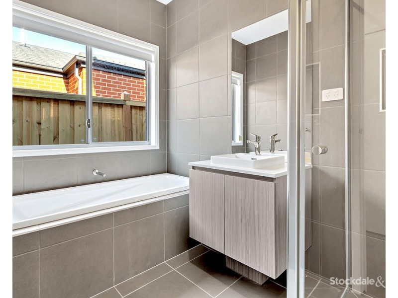 17 Vere Way, Mickleham VIC 3064