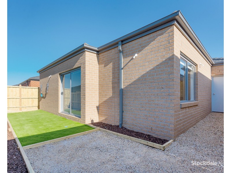 17 Vere Way, Mickleham VIC 3064