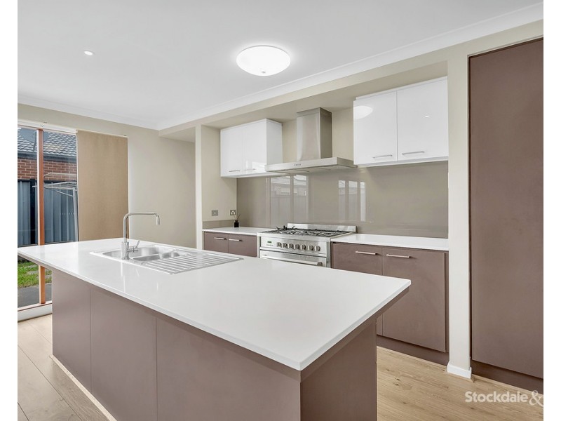 13 Peppertree Parade, Craigieburn VIC 3064