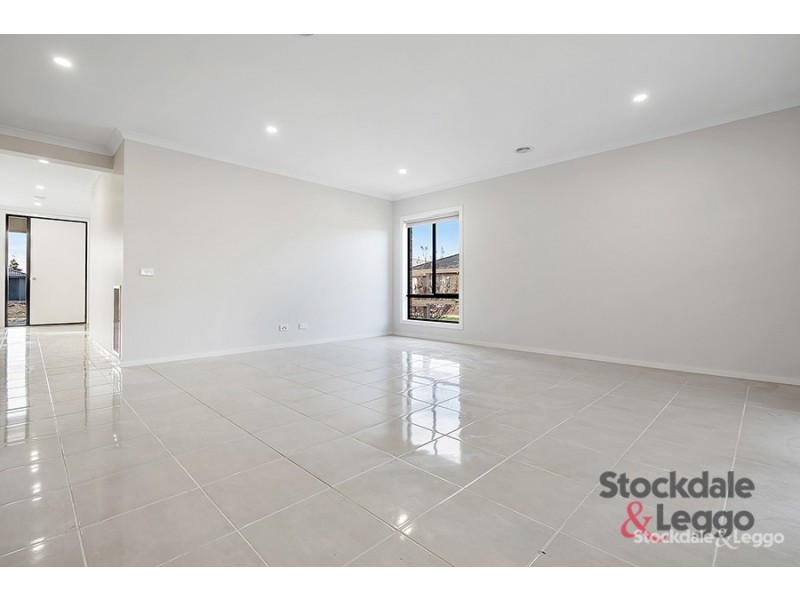 51 Falstone Circuit, Mickleham VIC 3064