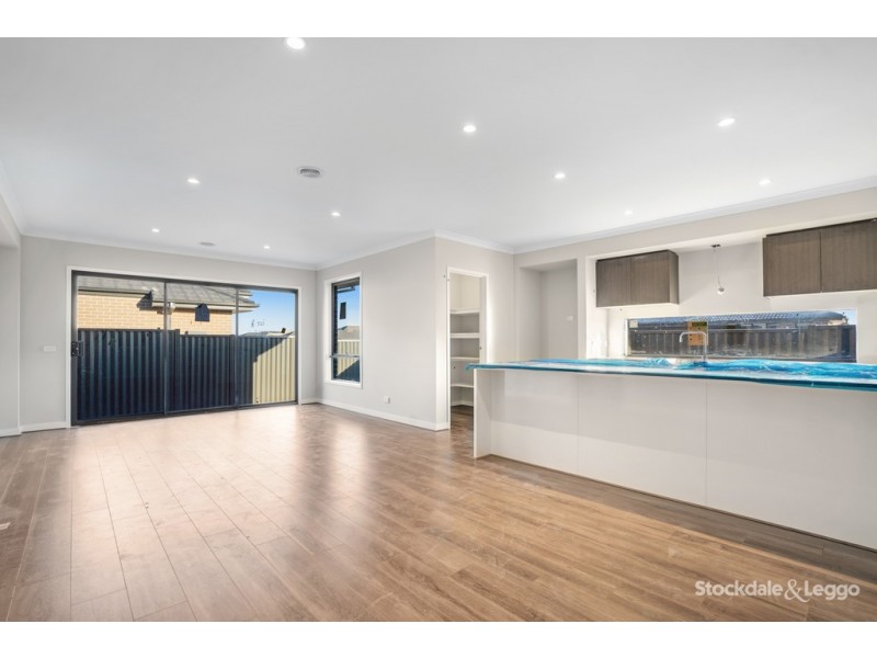 18 Beavers Street, Mickleham VIC 3064