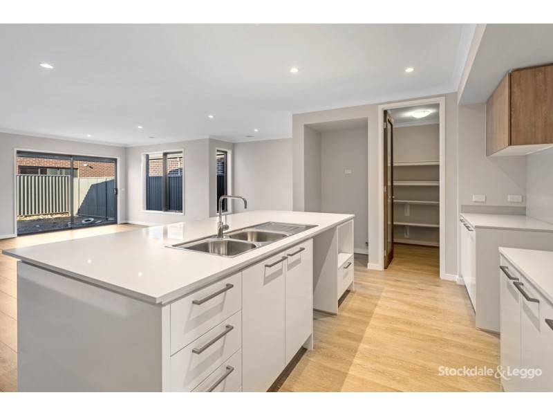 18 Beavers Street, Mickleham VIC 3064