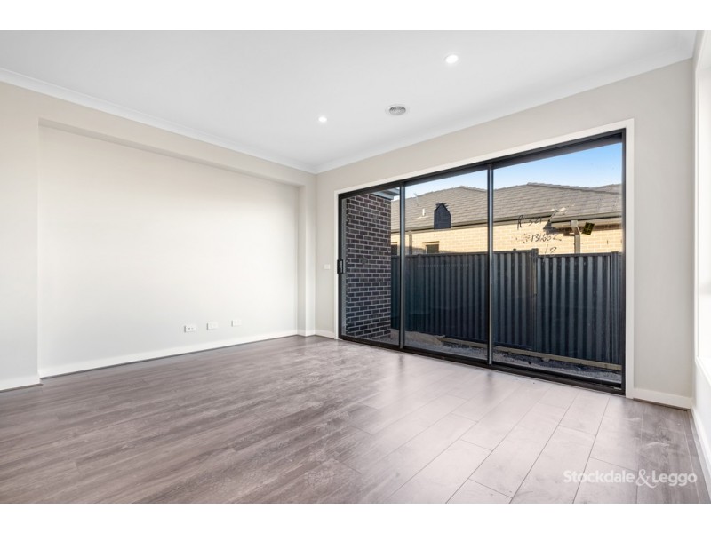 18 Beavers Street, Mickleham VIC 3064