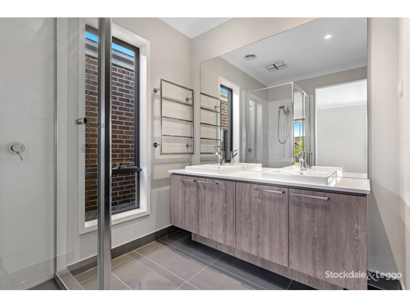 18 Beavers Street, Mickleham VIC 3064