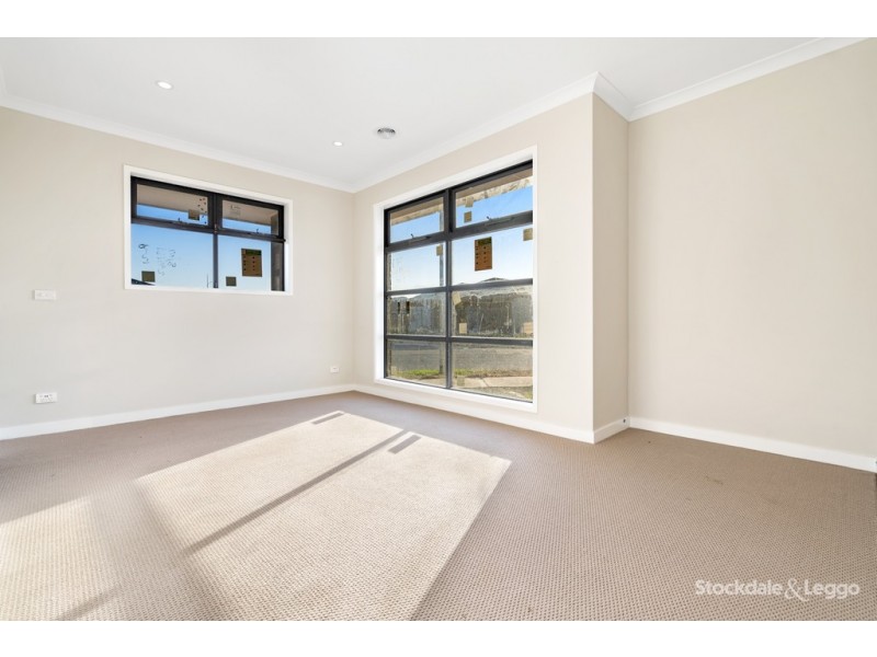 18 Beavers Street, Mickleham VIC 3064