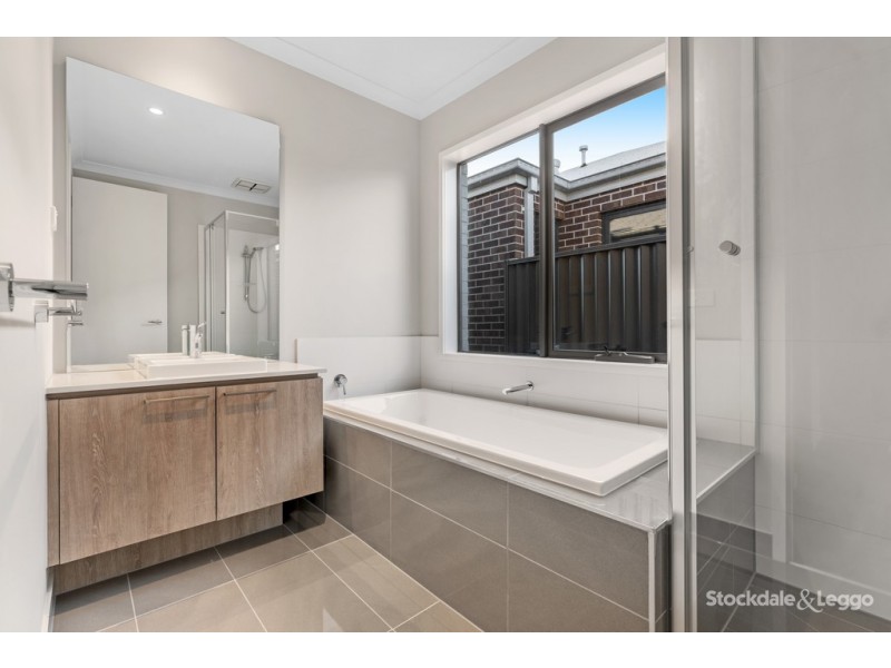 18 Beavers Street, Mickleham VIC 3064