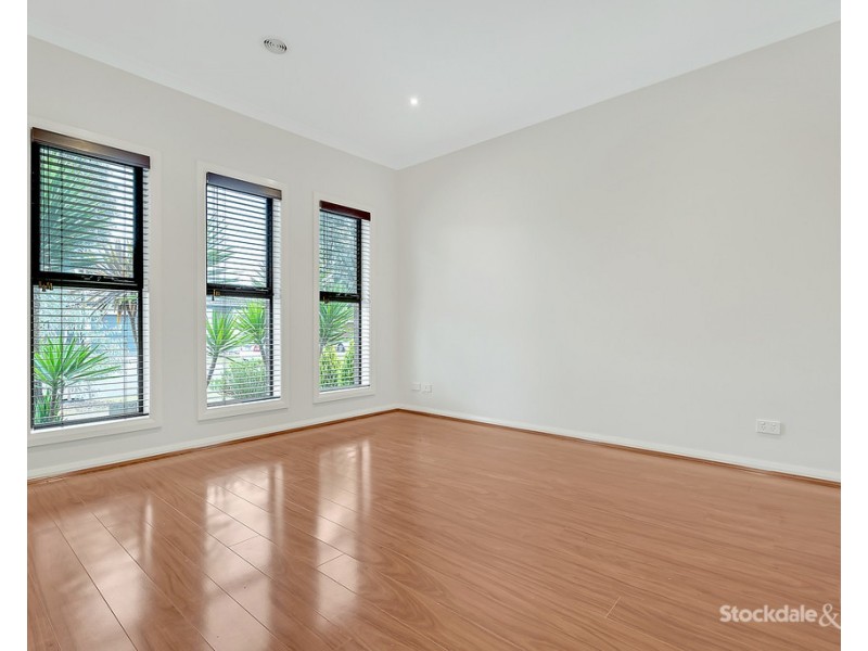 11 Pearce Way, Craigieburn VIC 3064
