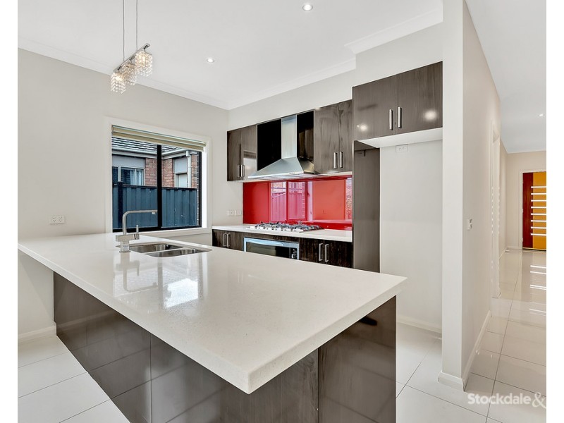 11 Pearce Way, Craigieburn VIC 3064
