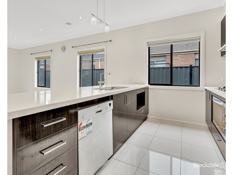11 Pearce Way, Craigieburn VIC 3064