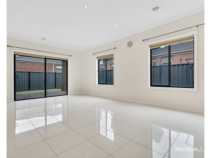 11 Pearce Way, Craigieburn VIC 3064