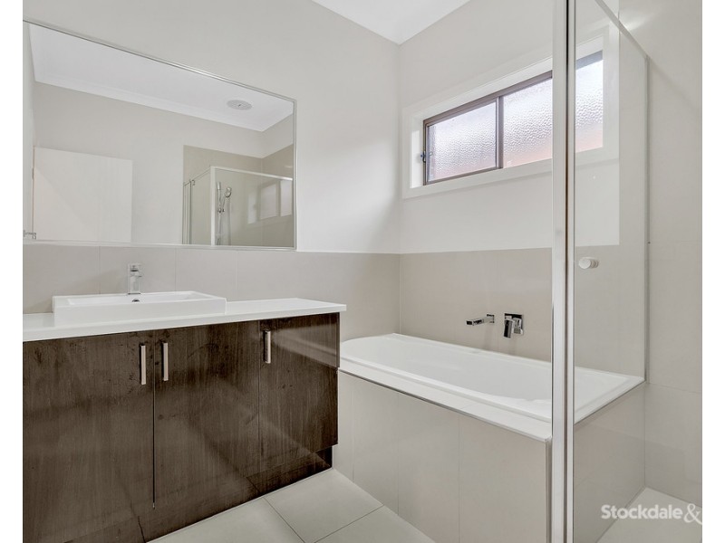 11 Pearce Way, Craigieburn VIC 3064