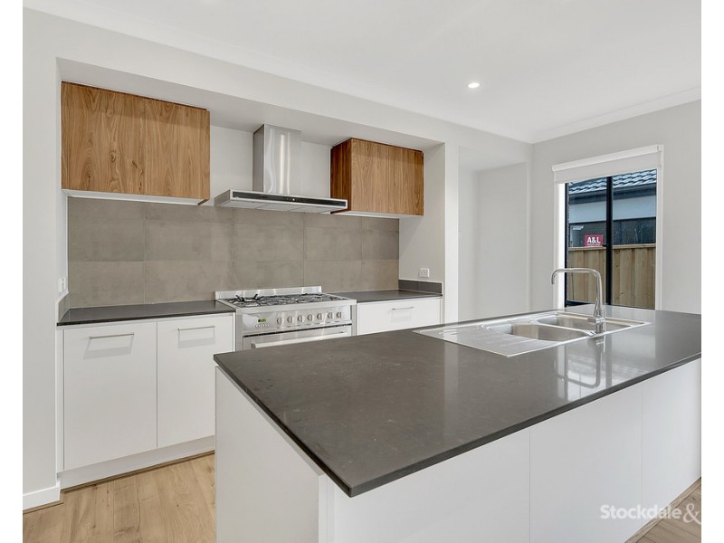 66 Fewster Circuit, Mickleham VIC 3064