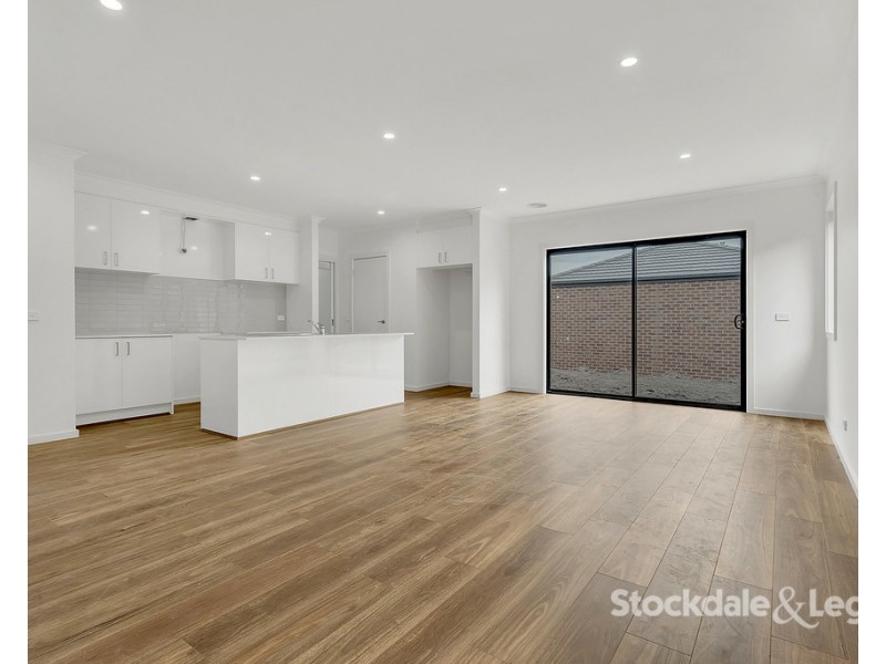 24 Rialto Circuit, Craigieburn VIC 3064