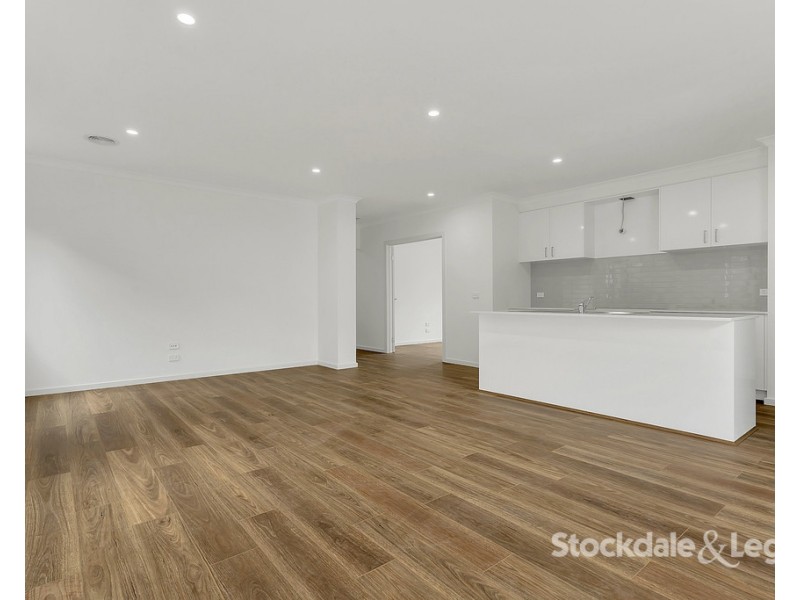 24 Rialto Circuit, Craigieburn VIC 3064