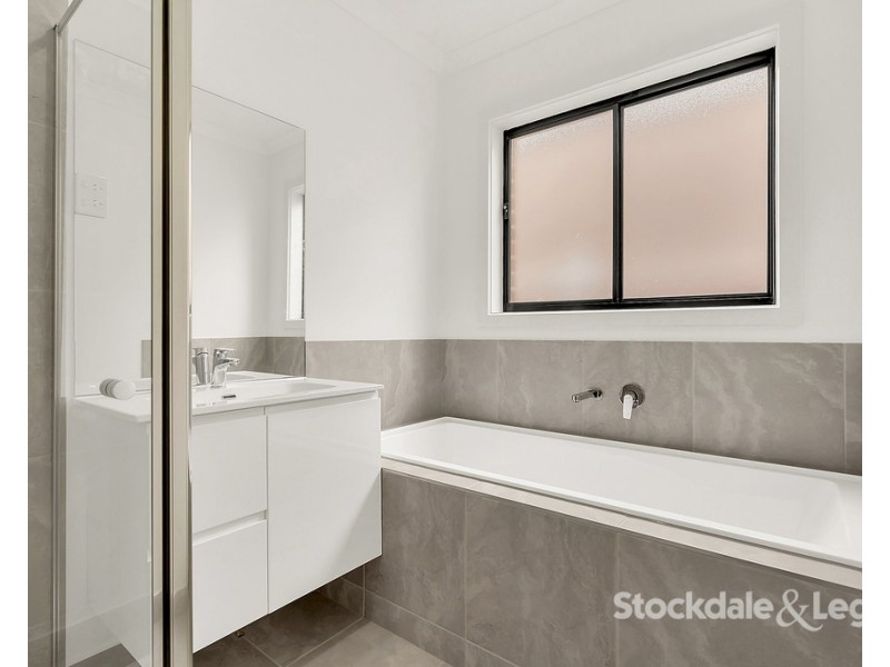 24 Rialto Circuit, Craigieburn VIC 3064