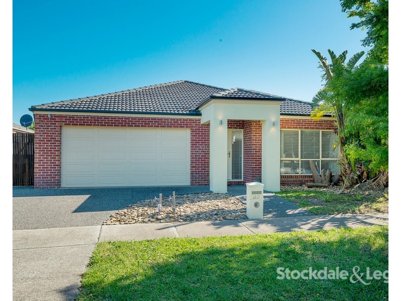 33 Thorngrove Avenue, Craigieburn VIC 3064
