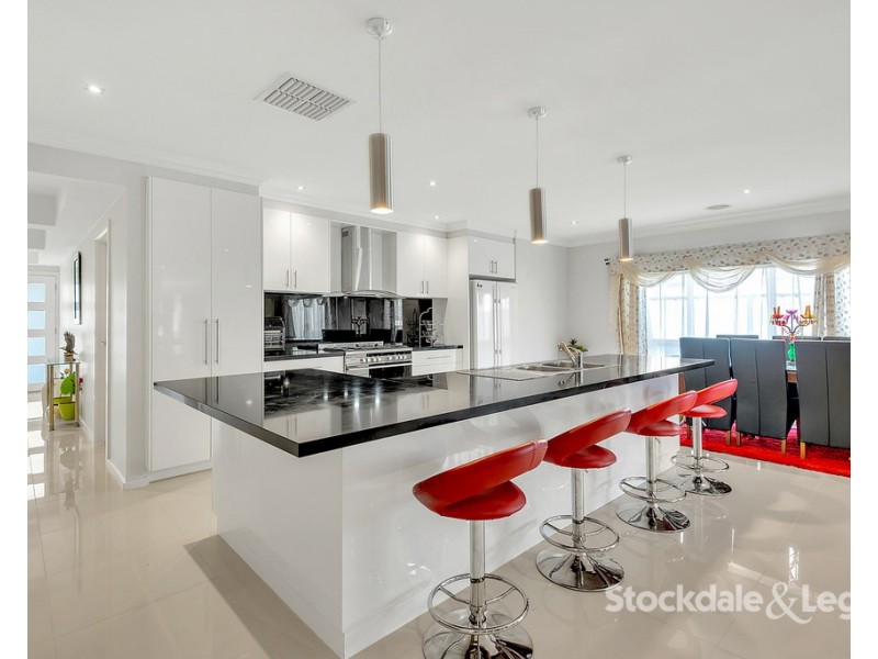 33 Thorngrove Avenue, Craigieburn VIC 3064