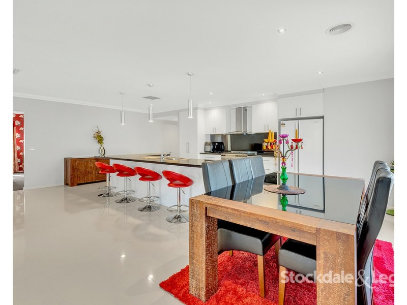 33 Thorngrove Avenue, Craigieburn VIC 3064