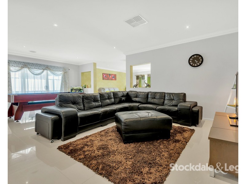 33 Thorngrove Avenue, Craigieburn VIC 3064
