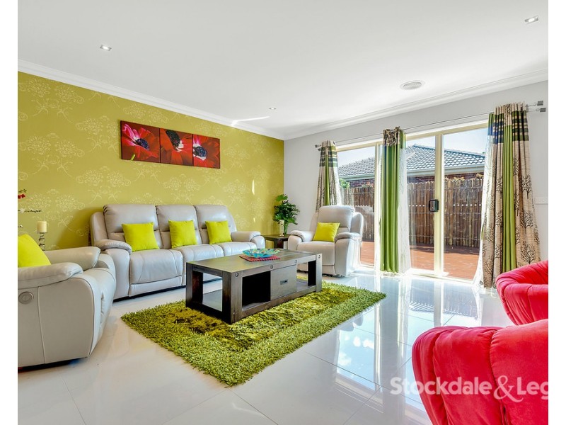 33 Thorngrove Avenue, Craigieburn VIC 3064
