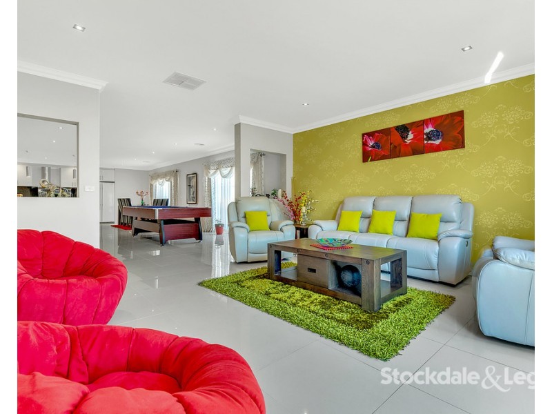 33 Thorngrove Avenue, Craigieburn VIC 3064