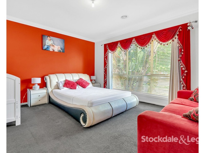 33 Thorngrove Avenue, Craigieburn VIC 3064