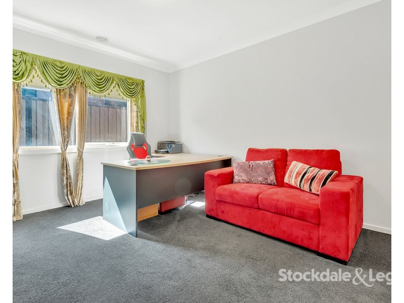 33 Thorngrove Avenue, Craigieburn VIC 3064