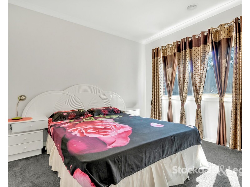 33 Thorngrove Avenue, Craigieburn VIC 3064