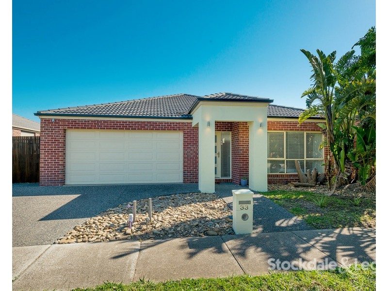 33 Thorngrove Avenue, Craigieburn VIC 3064