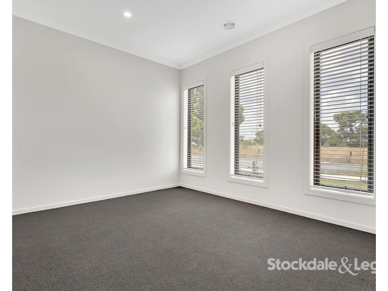 35 Lokeport Parkway, Mickleham VIC 3064