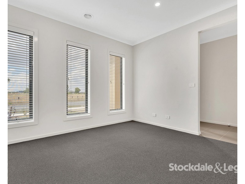 35 Lokeport Parkway, Mickleham VIC 3064