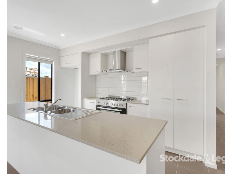 35 Lokeport Parkway, Mickleham VIC 3064