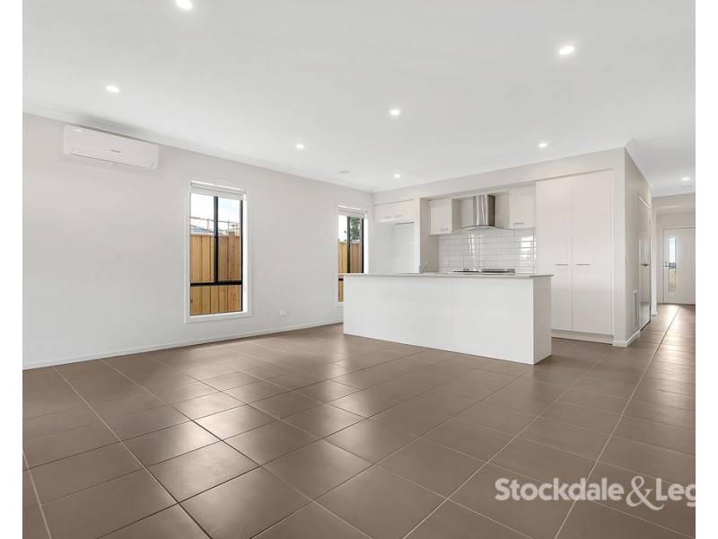 35 Lokeport Parkway, Mickleham VIC 3064