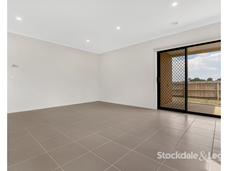 35 Lokeport Parkway, Mickleham VIC 3064