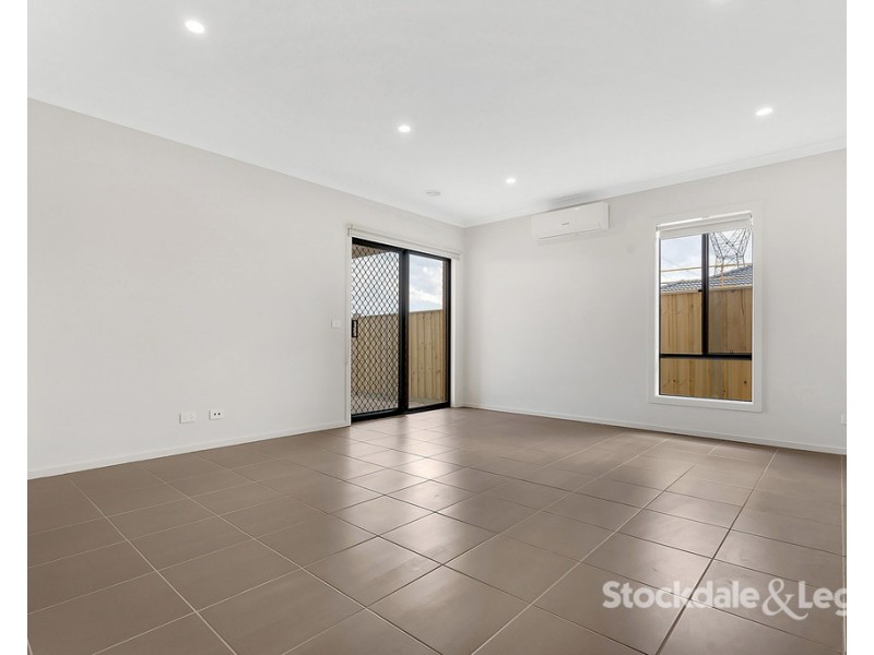 35 Lokeport Parkway, Mickleham VIC 3064