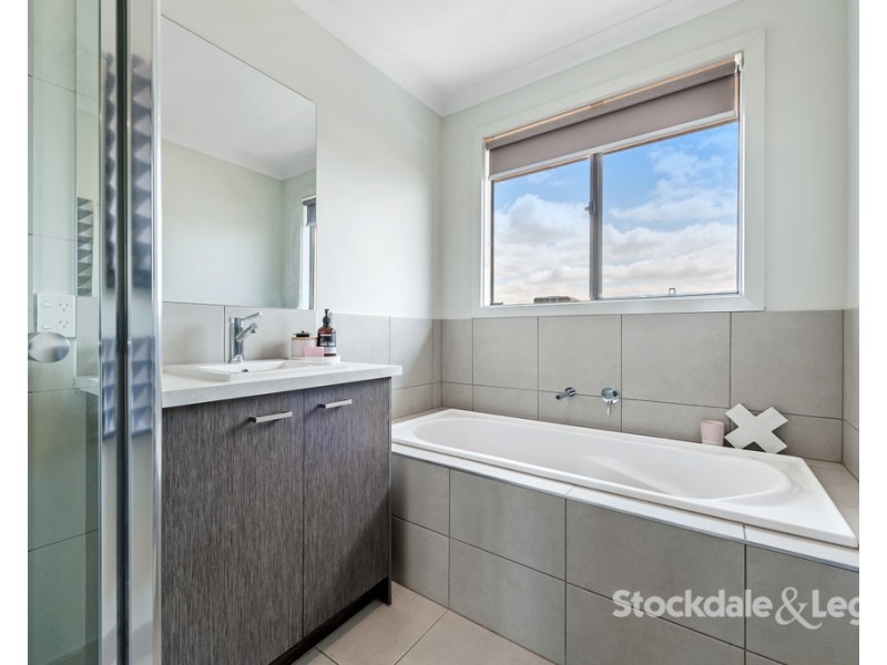 32 Reveille Way, Mickleham VIC 3064