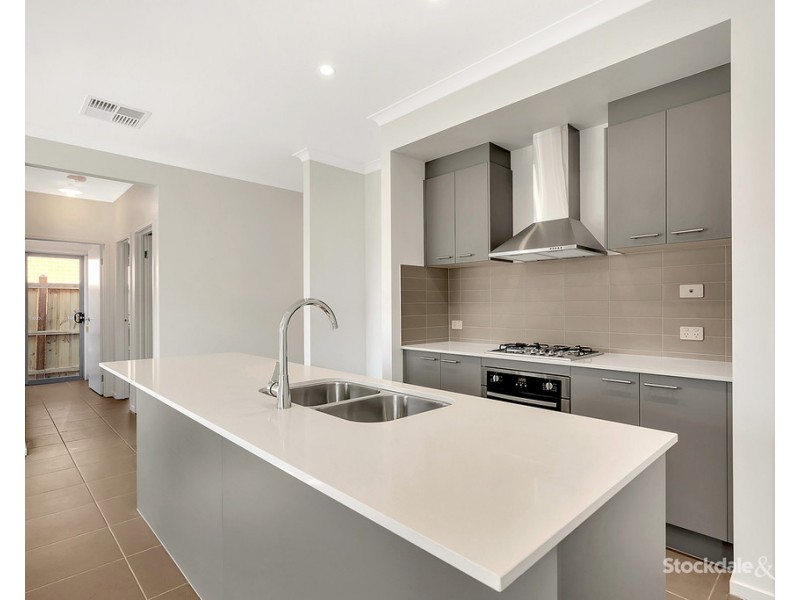 17 Vere Way, Mickleham VIC 3064