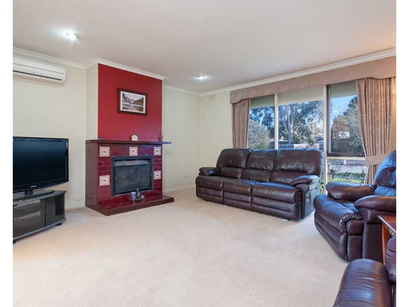4 Grinstead Court, Craigieburn VIC 3064